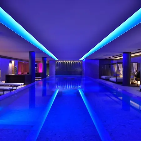 Grand Victoria Concept & Spa, By R Collection 5* מנאג'יו