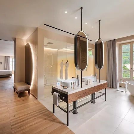 Grand Victoria Concept & Spa, By R Collection 5* מנאג'יו