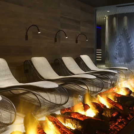 Grand Victoria Concept & Spa, By R Collection Менаджо